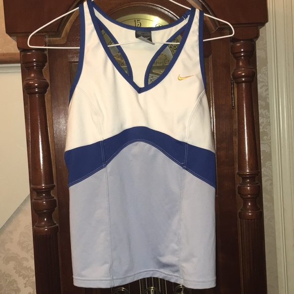 ✨Women’s Nike dri-fit top - Picture 1 of 3